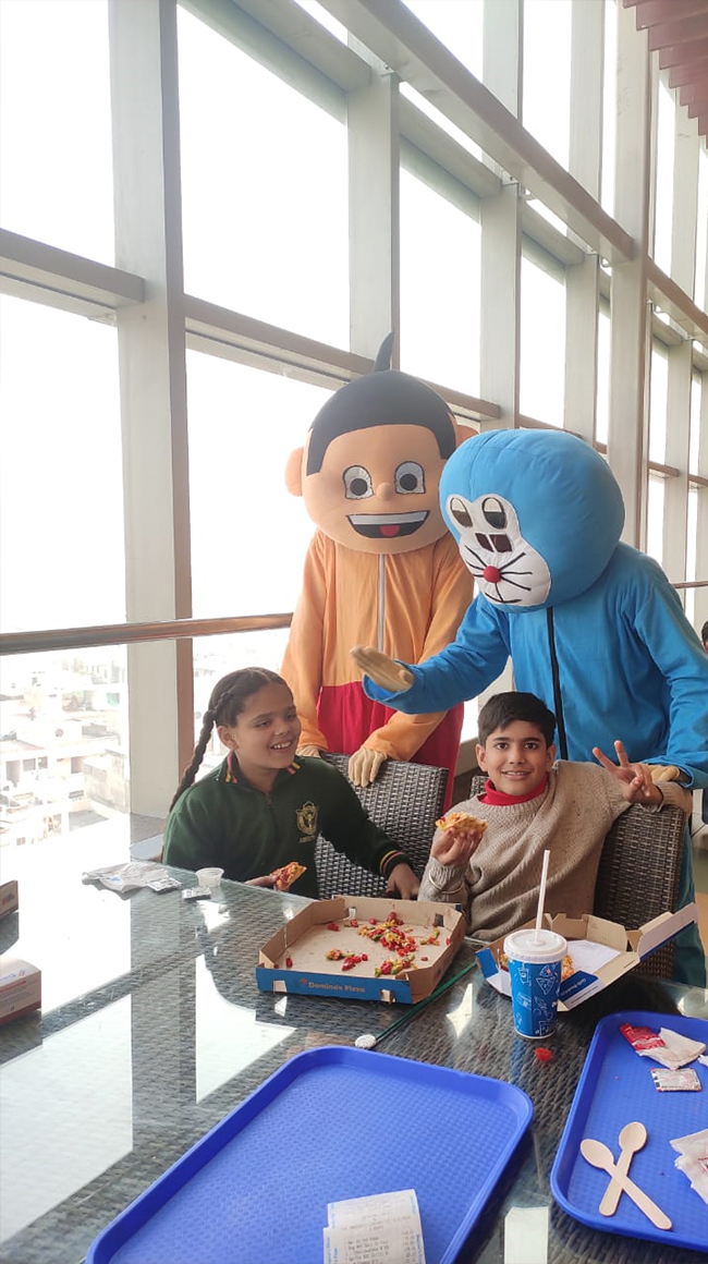 Magician & Mascot Visit at VR Ambarsar (23rd Dec 2023)