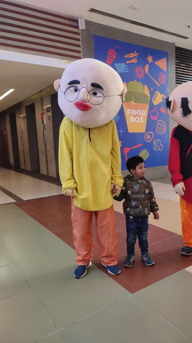 Magician & Mascot Visit at VR Ambarsar (23rd Dec 2023)
