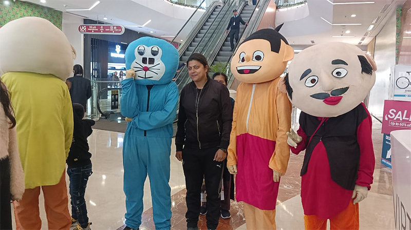 Magician & Mascot Visit at VR Ambarsar (23rd Dec 2023)