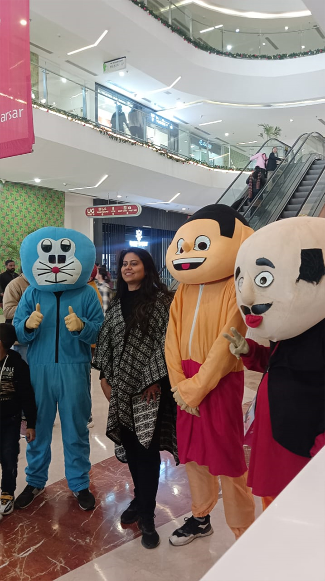 Magician & Mascot Visit at VR Ambarsar (23rd Dec 2023)